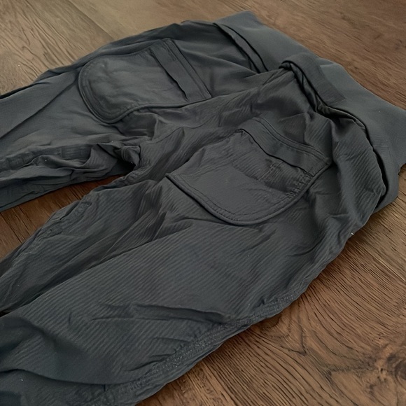 Lululemon size 4 track pants - Picture 3 of 3